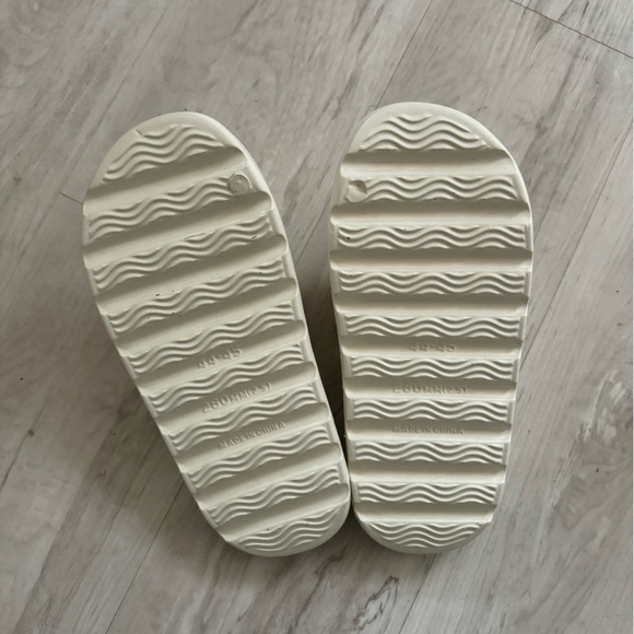 Brand new slides - Picture 3 of 4